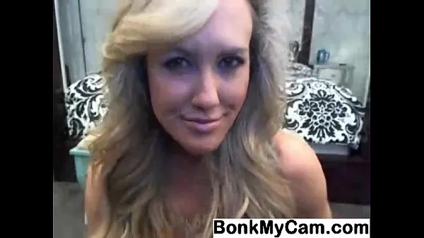 Oglejte si Sexy MILF with big boobs on webcam mega Tube