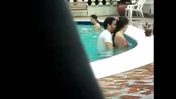 Sledujte Young naughty little bitch wife fucking in the pool mega Tube