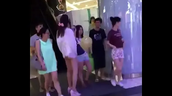 Oglądaj Asian Girl in China Taking out Tampon in Public mega Tube
