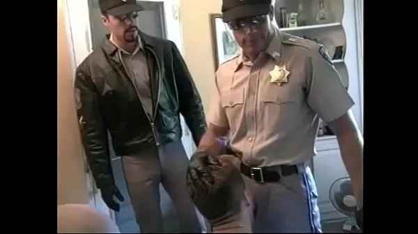 مشاهدة Hot cop dudes in MMM threesome sucking cock and fucking tight ass ميجا تيوب