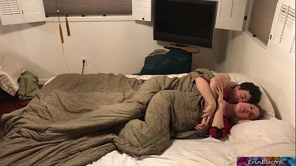 Matrigna condivide il letto con il figliastro - Erin Electra