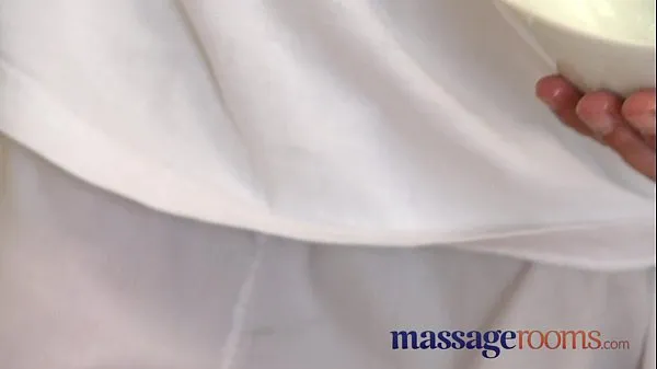 Massage Rooms Mature woman with hairy pussy given orgasm mega Tube'u izleyin