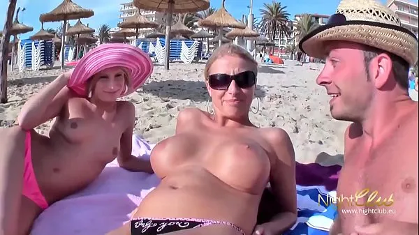 观看German sex vacationer fucks everything in front of the camera巨型管