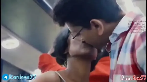Sledujte Teen girl fucked in Running bus, Full hindi audio mega Tube