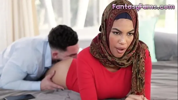 Přehrát Fucking Muslim Converted Stepsister With Her Hijab On - Maya Farrell, Peter Green - Family Strokes mega Tube
