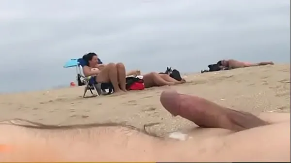 Посмотрите Сперма на пляже для малышекмега-тьюб