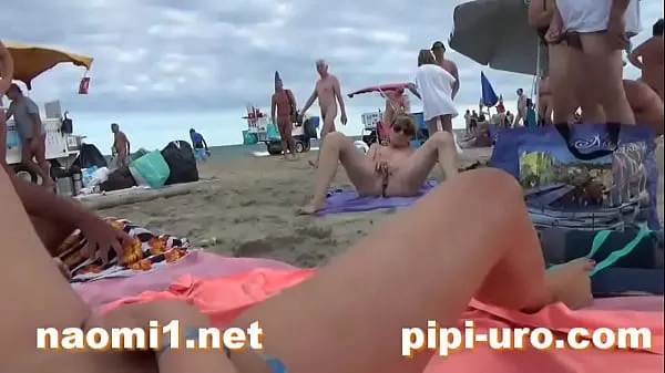 Titta på girl masturbate on beach mega Tube