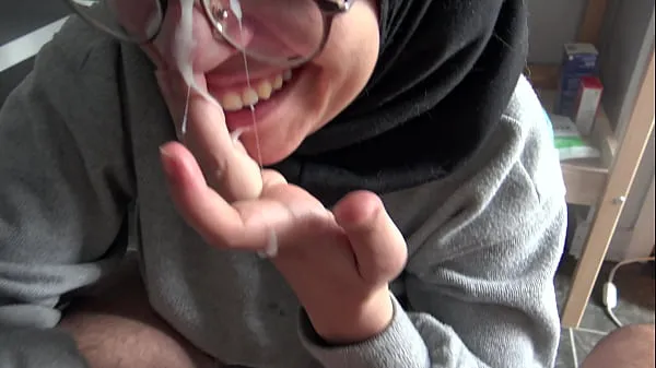 Přehrát A Muslim girl is disturbed when she sees her teachers big French cock mega Tube
