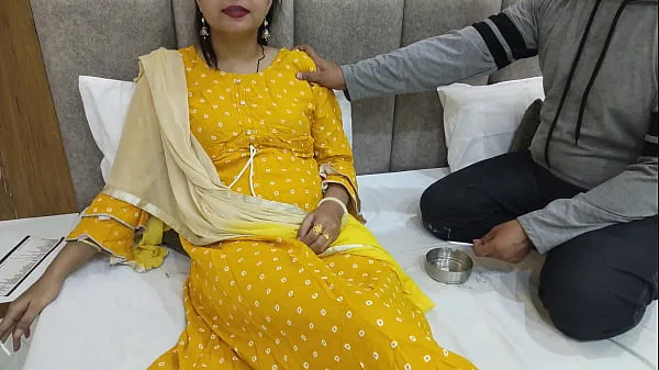 Bekijk Desiaraabhabhi - Indian Desi having fun fucking with friend's mother, fingering her blonde pussy and sucking her tits megatube
