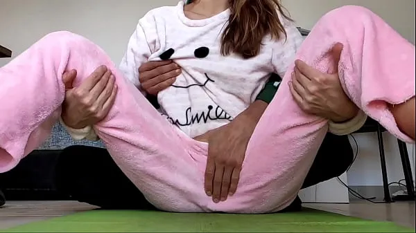 メガチューブasian amateur real homemade teasing pussy and small tits fetish in pajamas見てください
