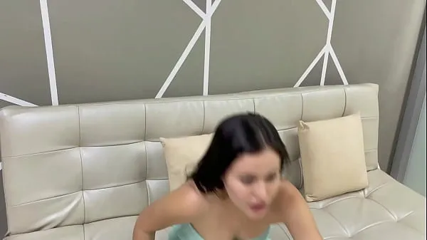 Oglejte si Beautiful young Colombian pays her apprentice engineer with a hard ass fuck in exchange for some renovations to her house mega Tube