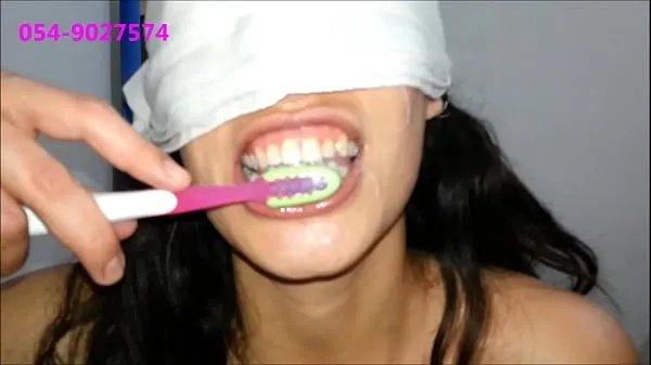 Oglejte si Sharon From Tel-Aviv Brushes Her Teeth With Cum mega Tube